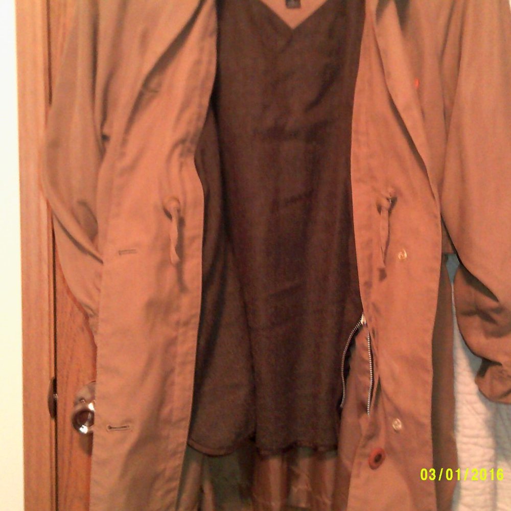 GALLERY WIND BREAKER